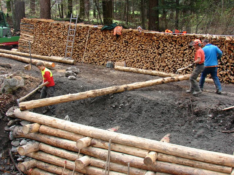 Baukurs für Lehrlinge im Holzkastenbau in Grabs